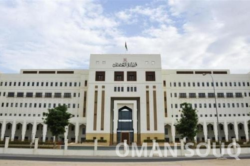 وزارة العمل " تصدرا قرارا جديدا بحظر مزاولة 39 مهنة على الوافدين