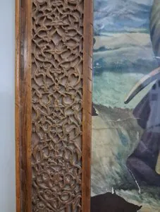 عمل فني خشبي يدوي الصنع